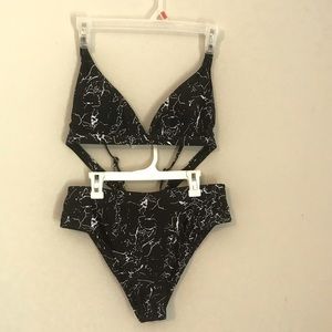 Cute black & white bikini size XL NWOT